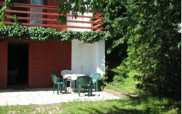 Balatonalmádi Nyaralóház