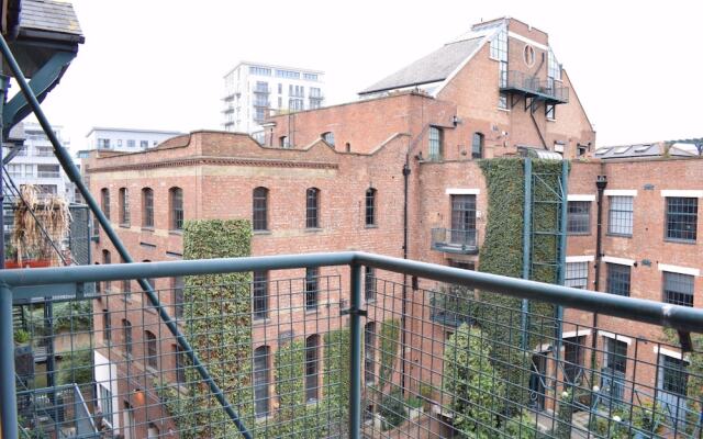 2 Bedroom Old Warehouse Near Canary Wharf