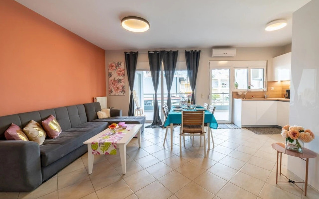 David Holiday Apartment by Estia