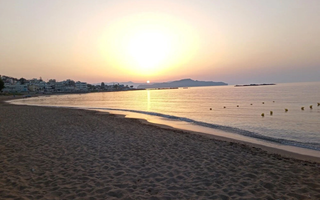 "spyros" 1-room Apartment - Simple, Cozy, Close to the Beach
