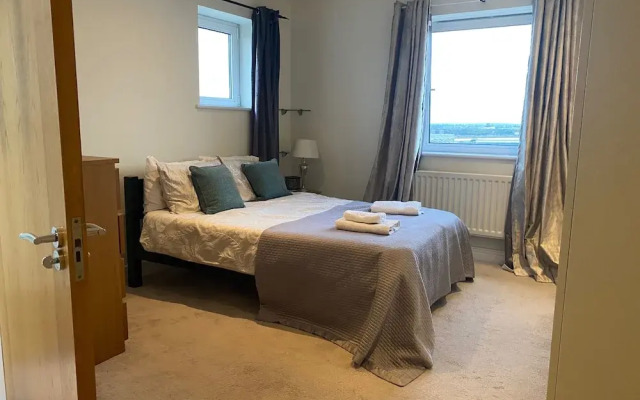 London Riverside Apartment-2 Bed-freep-balcony