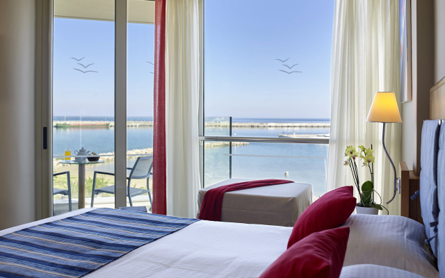 Kyma Suites Beach Hotel