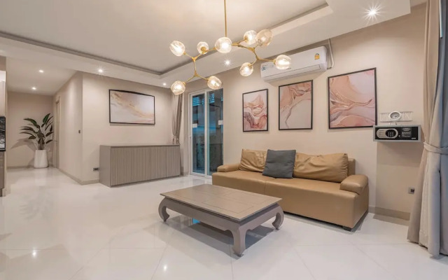 Palm Oasis Pool Villa by Pattaya Holiday