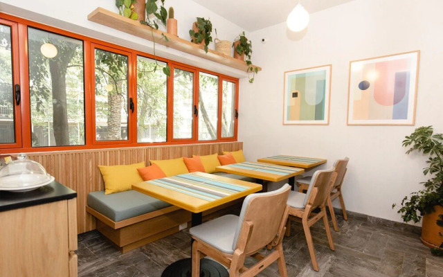 Beautiful New, Modern Condo in La Condesa!