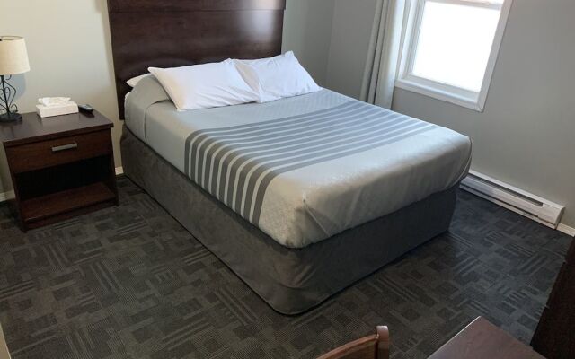 TaLLboys Grill & Pub Motel