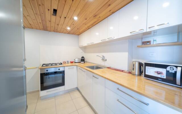 Stylish 2Bdr Apartment And Balcony