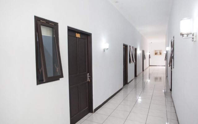 RedDoorz near Terminal Arjosari