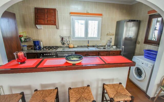 Linda - modern villa with splendid views in Benissa