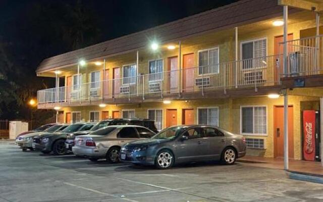 Economy Inn - Near National Orange Show Events Center