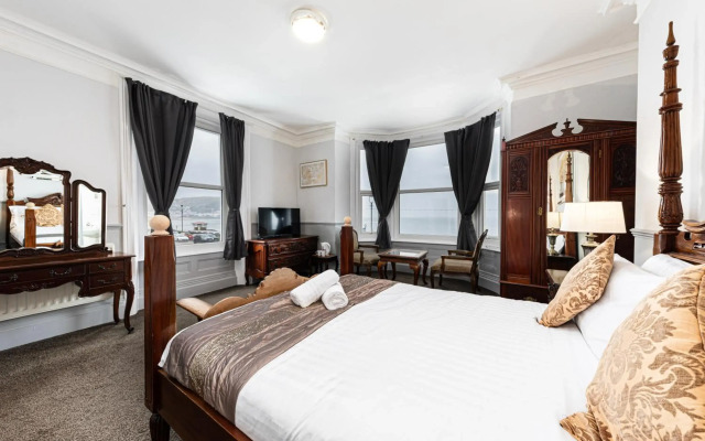 The Manor Hotel