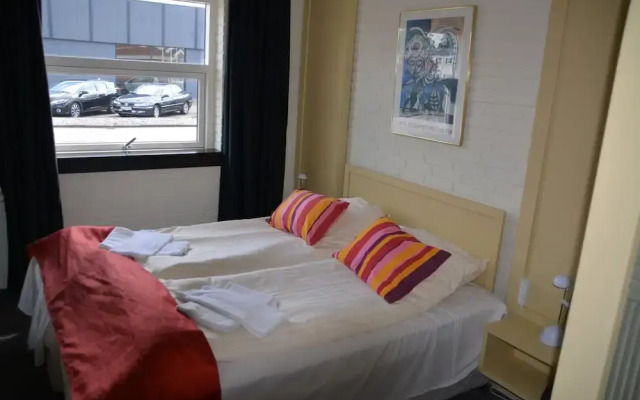 Dolphin Hotel Annex