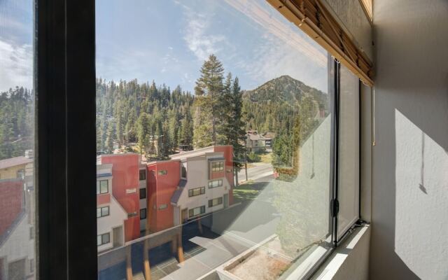 Large Upgraded 4 Bedroom Condo in Mammoth! Easy access To Hot Tubs, Pool, Sauna by RedAwning