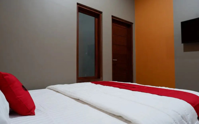 RedDoorz Syariah near Stasiun Tegal