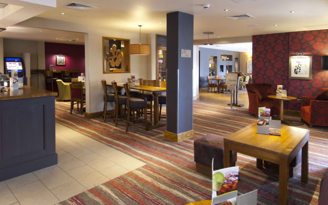 Premier Inn Bristol Cribbs Causeway - M5 J17