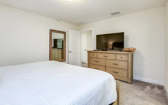 5 Bedroom 4 Bathroom Storey Lake