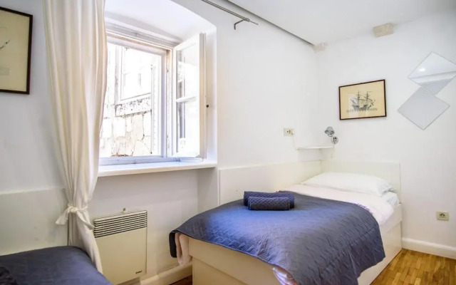 Luan Old Town Apartment by Duhomes