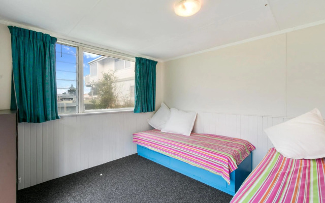 Waihi Charm - Waihi Beach Holiday Home