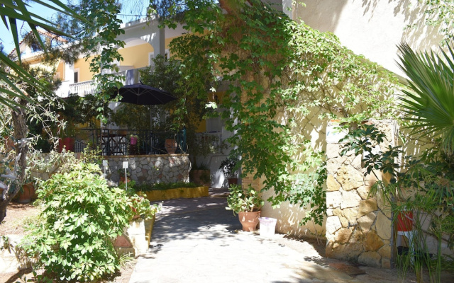 Kuris Apartments