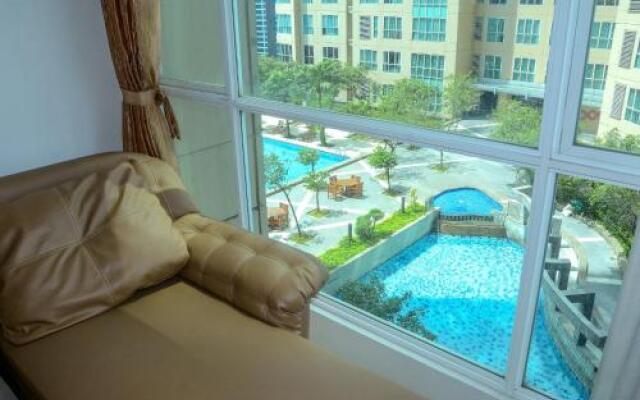 Mall Access Exclusive 2 BR @ Gandaria Heights Apartment By Travelio