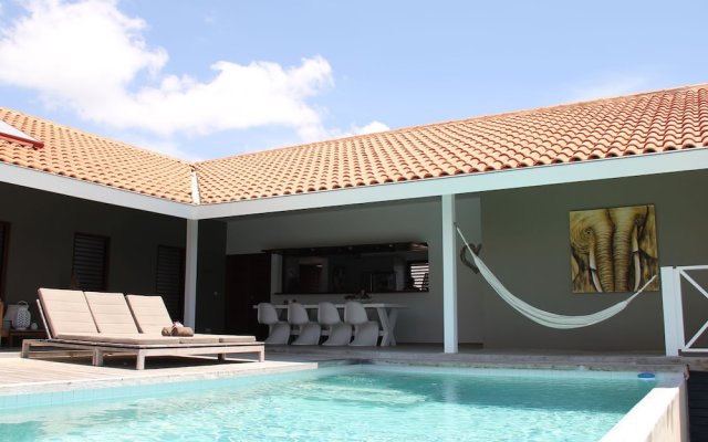 Cosy Seaside Villa in Jan Thiel With Pool