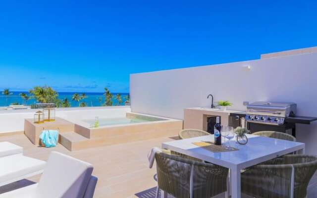 Elegant and Spacious Penthouse With Ocean View