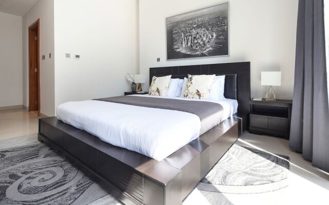 Spacious 2BR Dubai Marina Apartment, Amazing Location!