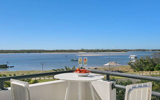 Sandcastles on the Broadwater