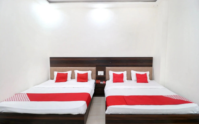 OYO 16379 Hotel LivInn Hub