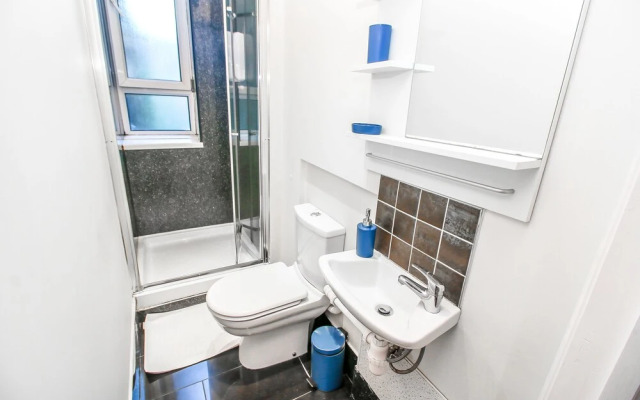 City view flat at Liverpool st Brick Ln