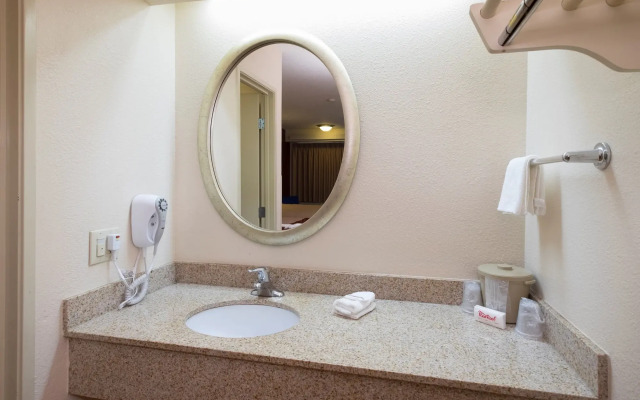 Red Roof Inn Cincinnati - Sharonville