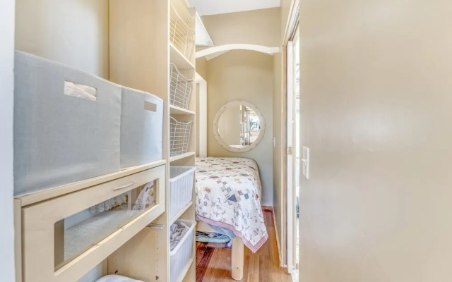 Quaint Carmel - Bungalow Close to Beach