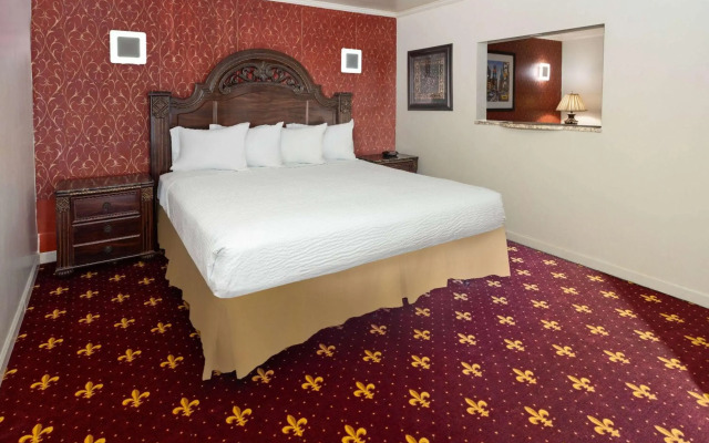Travelodge by Wyndham Manhasset