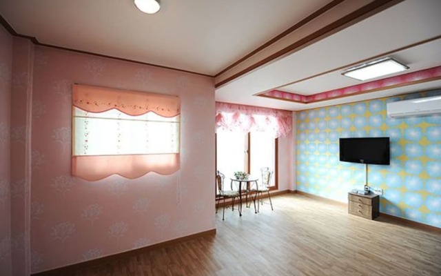 Ganghwa Punggyung gryujineon zip Pension