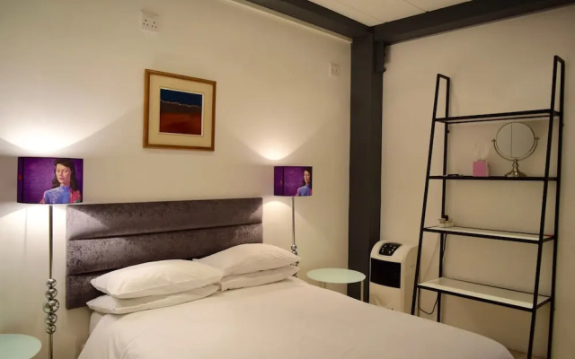 Modern 3 Bedroom Apartment in Central Cape Town