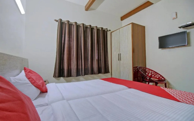 Taj Residency Boarding & Lodging by OYO Rooms