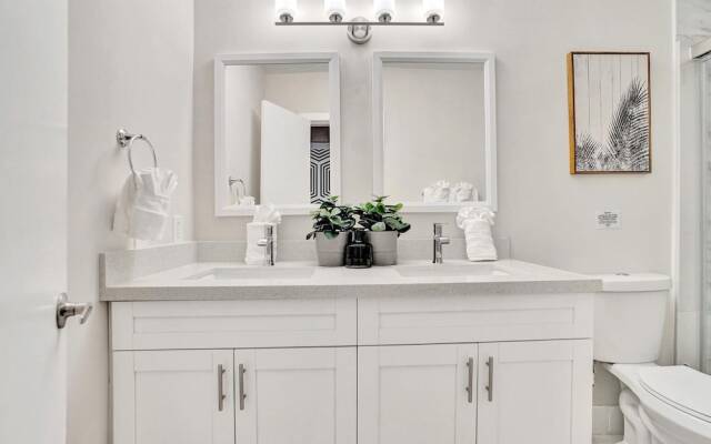 7 Br Home with Pool Gameroom & Soccer