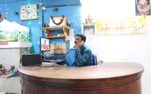 Spot On 37711 Vishwas Delux Lodge