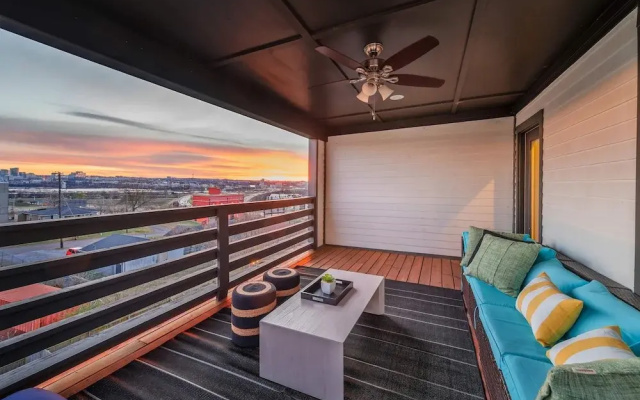 Game Room Balcony Backyard Near Downtown Nash