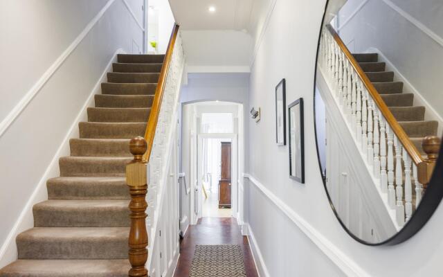 London House Sleeps 12 Free Parking Wifi