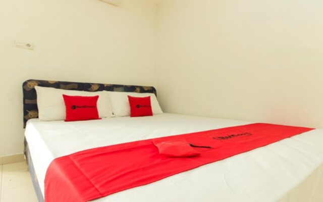RedDoorz @ Malalayang Manado