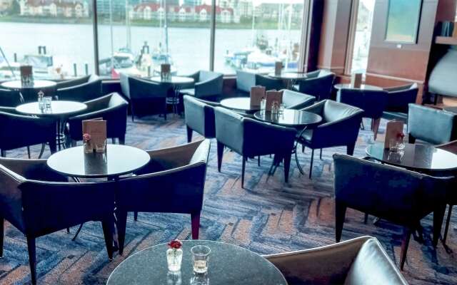 Coast Victoria Hotel & Marina by APA