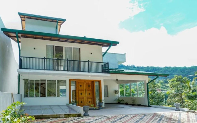 OYO 521 Kandy Grand Ocacia