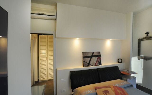 Art House Margine Rosso