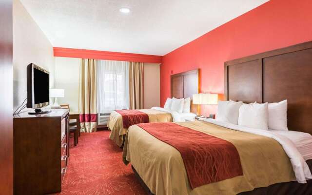 Econo Lodge Inn & Suites East
