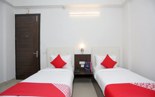 Hotel Azad Square by Oyo Rooms