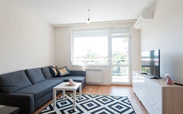 Fm Premium 1-Bdr Apartment - Banishora District
