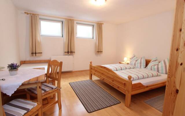 Cozy Apartment in Mühlbach With Parking