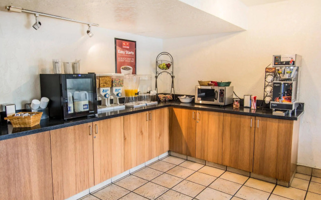 Econo Lodge Inn & Suites Spokane