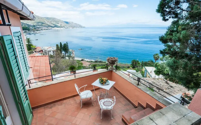 Casetta Amelia With Seaview by Wonderful Italy