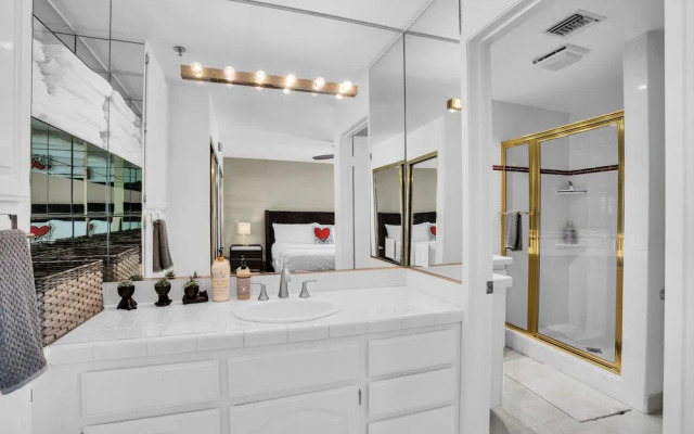 Keith Haring Inspired 2BD Deauville